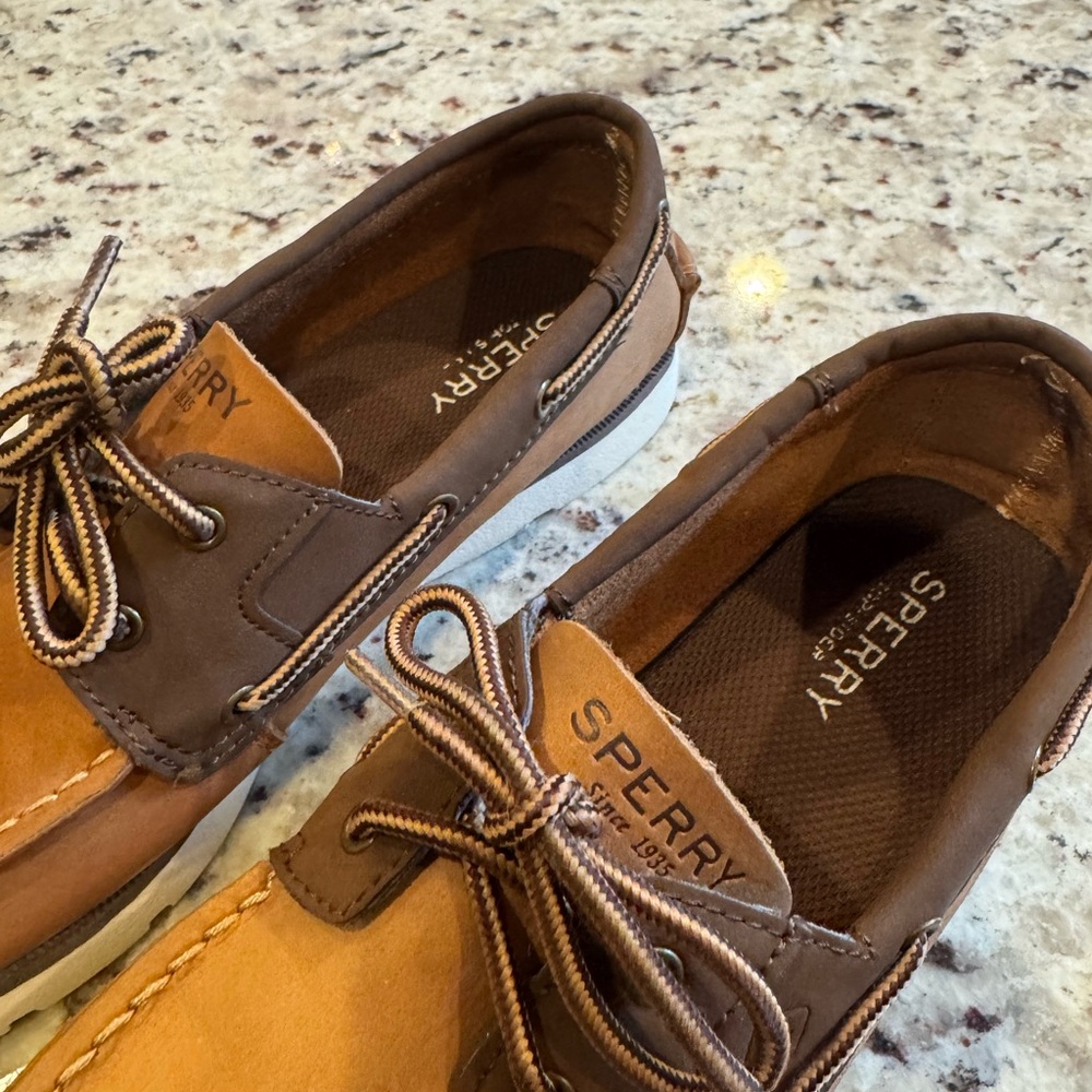 Sperry Two-Tone Leather Boat Shoes size 5